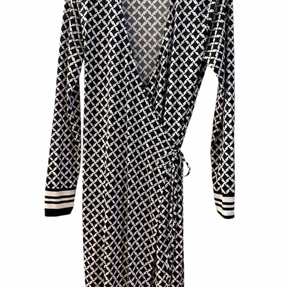 Grayson Houndstooth Wrap Dress Women’s Small Black Ivory Long Sleeve Midi - Picture 3 of 5